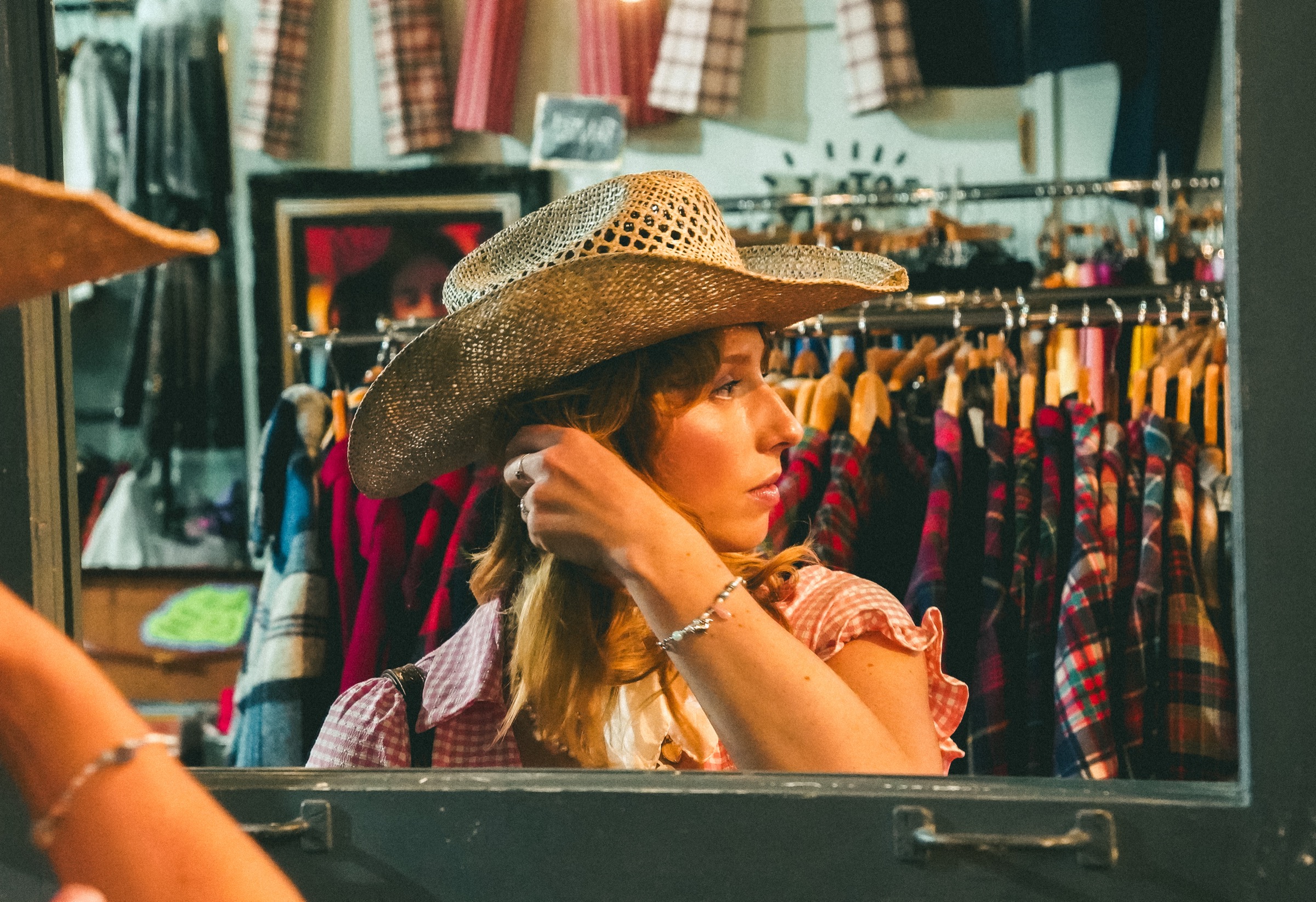Hannah Avery in a cowboy hat